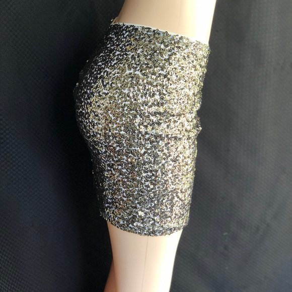 Decree Sequin mini Skirt size Medium silver - Picture 4 of 7